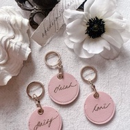 【客製化禮物】客製燙金 圓型皮鑰匙扣 /掛飾 / 錢包扣/