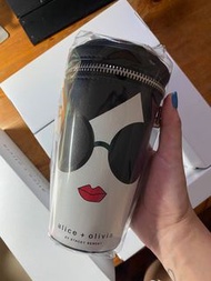 Alice+Olivia by Stacey Bendet 咖啡包造型背包 Vogue獨家限量發行