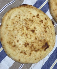 Authentic Homemade Naan: Freshly Baked 印度 傳統烤餅