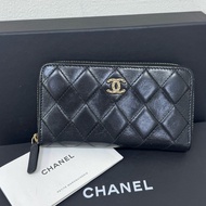 Chanel黑金LOGO拉鍊中夾
