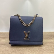 LV 深藍拼紅邊Lock me