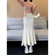 Slim, figure-hugging fishtail wool skirt - MS 8053