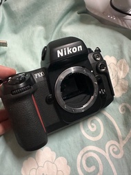 Nikon F100