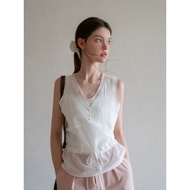 [EGGKA] V-neck vest with pearl buttons