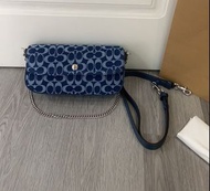 Coach 丹寧斜揹包