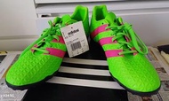 Adidas 足球鞋