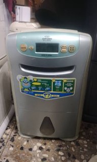 二手中古三菱大公升數除濕機，17公升/日，型號MJ-E180RX-C1，保固3個月，請加line帳號chin0290或打電話0955318576詢問