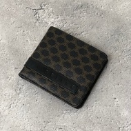 【 日本直送 名牌中古包 】CELINE સελિન 馬車LOGO 錢包 黑色 PVC皮革 雙摺錢包 vintage 古董 57nfmr