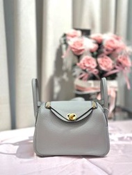 二手96%New🩵門市現貨 Hermes Mini Lindy 二代 短肩帶 8U Bleu Glacier 冰川藍 金扣 Stamp W
