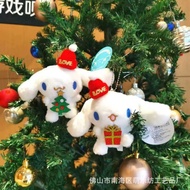 Christmas Cinnamon Roll Keychain