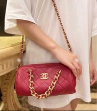 Chanel 黑色菱格紋圓筒包