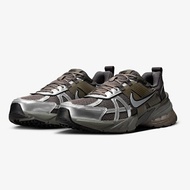 [2025ss新作] NIKE ナイキ メンズ V2Kラン ランニングシューズ スニーカー 靴 ケイブストーン/フラットピューター/ミディアムアッシュ/メタリックシルバー　VK2 RUN HQ1678