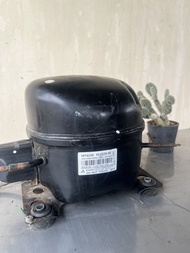 คอมเพรสเซอร์ตู้เย็นฮิตาชิ HITACHI รุ่นFL0528-SYน้ำยาHFC-134 ของแท้มือสอง