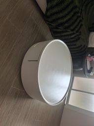 白色圓形茶几