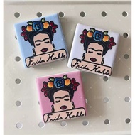 Magnet Frida kahlo Has 3 Colors.