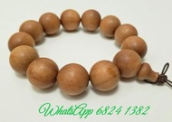 全新品 原產地 印度尼西亞 17.47mm 護身檀香木珠 手鍊一條 *久聞檀香 能令人精神爽利提神醒腦, 保持喜悅心情, 有助促進血液循環，辟邪化煞護身寶 QB-818
