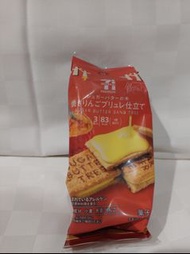 🌟 現貨 🌟  日本直送 7-11 烤 蘋果 口味 夾心 餅乾