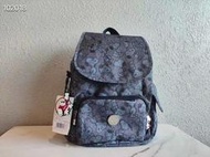 Kipling K15635 S號 丹寧史努比印花系列 翻蓋 雙肩後背包 限量 預購