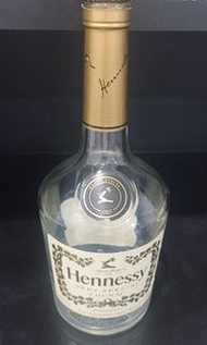 軒尼詩* 非常特別的干邑白蘭地* 帶軟木塞的空玻璃酒瓶* 1 公升