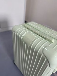 Rimowa essential 行李箱