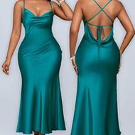 ชุดเดรสยาวสีเขียวมัทฉะสำหรับผู้หญิงพลัสไซส์, คอแขวน, สายเดี่ยว, คอสวิง, คอปกกระเป๋า, เอวต่ำ, เปิดหลั