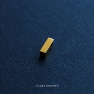 LUCY SUMMER กำไลข้อมือหินแท้ ไพลิน Blue Sapphire คั่นด้วย Pyrite พร้อมจี้ตัวอักษร A-Z สีทอง