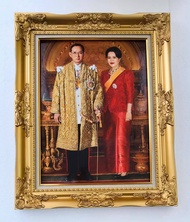 กรอบหลุยส์ทองร.9 พระราชินี ภาพเคลือบฟีล์มเย็นลามิเนต สินค้ามีลิขสิทธิ์ห้ามลอกเลียนแบบ ใส่กรอบหลุยส์ ขนาดรวมกรอบ21X26 นิ้ว