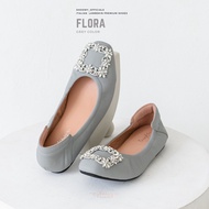 รองเท้าหนังแกะ รุ่น Flora Grey color (สีเทา)