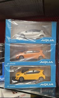 三色任擇! 全新日本 豐田原廠色板車 TOYOTA AQUA NHP10 facelift (港版Prius C) 1/30 模型車