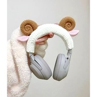 Wearing wool to decorate over-ear headphones, cute cat-ear headphones