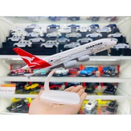 Qantas Australia Airbus A380 aircraft model with wheels 20cm MB20117
