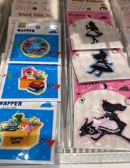 日本草莓熊愛麗絲wappen刺繡Patches燙布章貼DIY衣服/襟章書包。Chip n Dale 鋼牙與大鼻奇奇Alice時間兔妙妙貓史迪仔小金Stitch扭蛋公仔Toy  Story 三眼仔反斗奇
