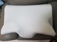 ［😴瞓得好］95%新 白色記憶綿枕頭   White pillow fitted for cervical vertebrae