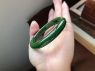 天然和田玉 碧玉手鐲圈口 56.3   滿色菠菜綠 無黑點  色勻