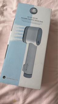 Portable garment steam iron