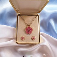 美國西洋古董飾品 / 粉櫻花琺瑯項鍊/針式耳環/含盒套組