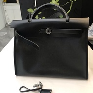 Hermes herbag31 黑色防水布拼皮 銀扣 尺寸約31*25*11cm 配件齊全 帶鎖帶鑰匙。