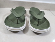 軍綠色 男 Crocs  拖鞋~人字拖