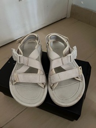 Teva 涼鞋