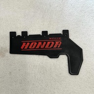 MUDFLAP CARBON THAILAND PELINDUNG MESIN HONDA BEAT DELUXE NEW 2021 KARET PELINDUNG MESIN HONDA ALL NEW SCOOPY 2021 ALAS KOLONG SPAKBOR MUDFLAP HONDA GENIO TATAKAN KARPET ANTI LUMPUR MUDFLAP BEAT NEW SCOOPY NEW GENIO KARBON TULISAN THAILAND IMPORT