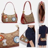 Coach X Peanuts Teri Shoulder Bag In Signature Canvas With Patches &lt;預訂&gt;