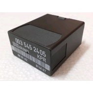 Mercedes Benz W124 200E/ 230E/260E W123 230E/200E Feul Pump Reley Germany