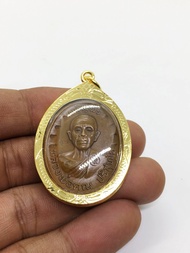 เหรียญเจริญพรบน หลวงพ่อคูณ วัดบ้านไร่ ปี 2536  เนื้อทองแดง ตอกโค๊ต 9    พร้อมเลี่ยมกรอบทองไมครอน