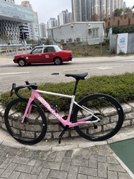 BOTTECCHIA emme4 碳纖維電子變速粉紅色公路車‼️啱啱換咗個新把布 ‼️買嘅時候都唔止萬幾二萬蚊‼️跟埋電線‼️要換一換個主電池‼️有大石一體把‼️跟 返平踏同埋唔跟水壺架‼️後外軚換咗