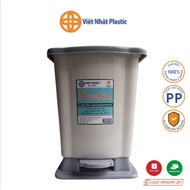 Viet Nhat flip-top trash can. Size: Small Size: 18x16x21cm. Medium Size: 25x22x29cm. Large Size: 29x