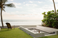Black Beach Villa - Absolute Beachfront 
