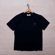 T SHIRT PLAY CDG SMALL HEART LOGO EMBROIDERED TEE BLACK