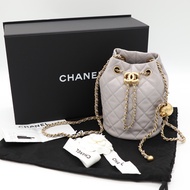 Chanel 灰色 Pearl Crush 金球水桶包