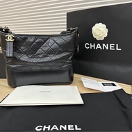 香奈兒 CHANEL Gabrielle Hobo 香奈兒中款黑色牛皮金銀雙色鍊帶流浪包肩背包 二手