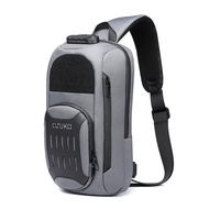 Ozuko กระเป๋าคาดอกกระเป๋าสะพายไหล่สําหรับผู้ชายมัลติฟังก์ชั่นกันน้ํามีสายชาร์จ Usb Crossbody เหมาะกั